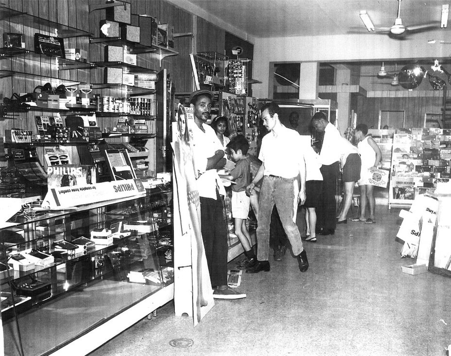 A hoard of salvaged tapes from the golden age of reggae provides the soundtrack to the compelling story of the legendary Randy's Studio 17 🇯🇲

Catch STUDIO 17: THE LOST REGGAE TAPES w/ @kushfilmsonline + a Q&amp;A with <a href="/widestreamfilms/">Mark James</a>

Fri 21 Oct, 21.15: riocinema.org.uk/RioCinema.dll/…