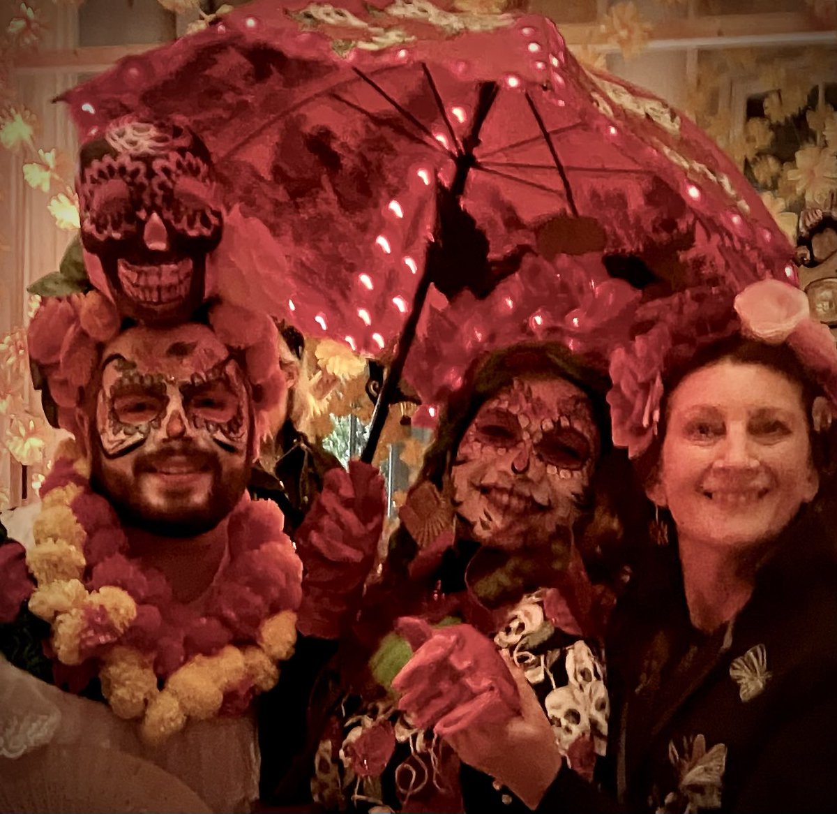 nell_phoenix's tweet photo. @CrickCrackClub @RichmondLibs @kewgardens @britishmuseum @StoryClare Crick Crack Club style preparation for telling stories - energy and contemplation! @nell_phoenix and Tuup Kew 2022 https://t.co/GXX7uml3UH