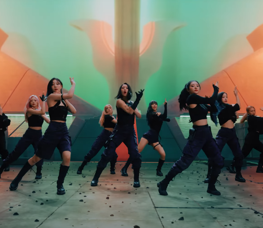 reddsiyeon's tweet photo. RT @insomnicsy: THESE OUTFITS https://t.co/oRRYp1Ipre