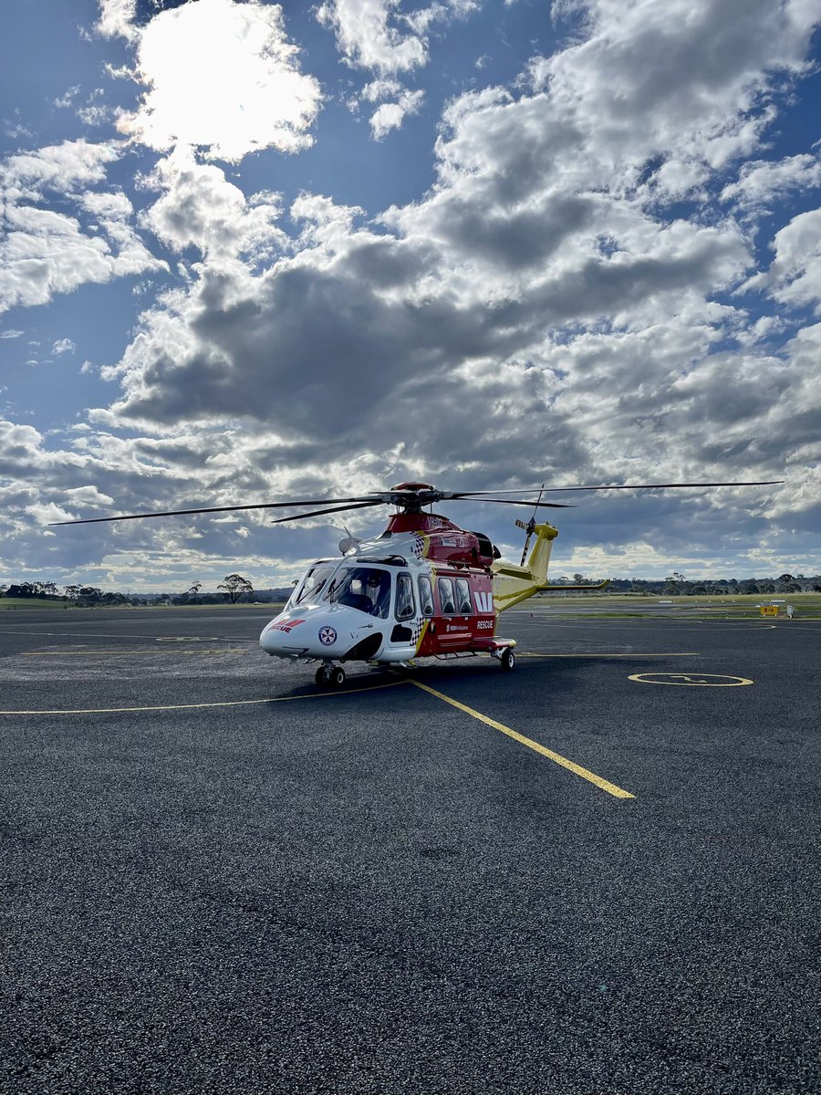 WRHS_official's tweet photo. On the ground in #Armidale this afternoon. The Westpac #RescueHelicopter carried out an urgent #InterHospitalTransfer of a man with a serious medical condition from Armidale to #Tamworth with the John Hunter Hospital Medical Retrieval Team. #FlyingICU https://t.co/EUmRgYpuEe