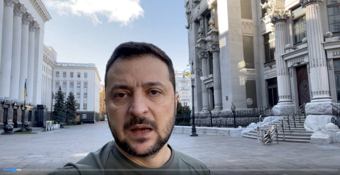 UaCaretaker's tweet photo. President of #Ukraine in #Kyiv. Unlike bunker #Putin, he is not afraid to go out and address the Nation.
Also, foreign embassies, all work as usual.
Don't believe to #Russian #Propaganda 

#russiaisaterrorisstate https://t.co/Fqae6HRAXf