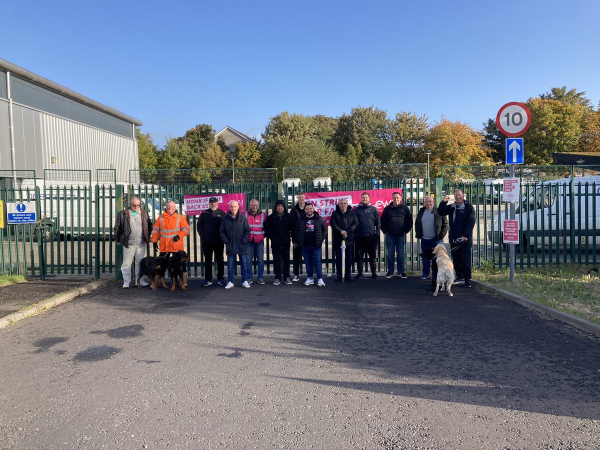 Glasgow south TEC out in support of @CWUnews joined today by our canine friends who think #FoodbankPhil is barking mad not talking to the Union. @CWUGlasgowMWell @AntonBegley @CWU_AndyKerr @DaveWardGS