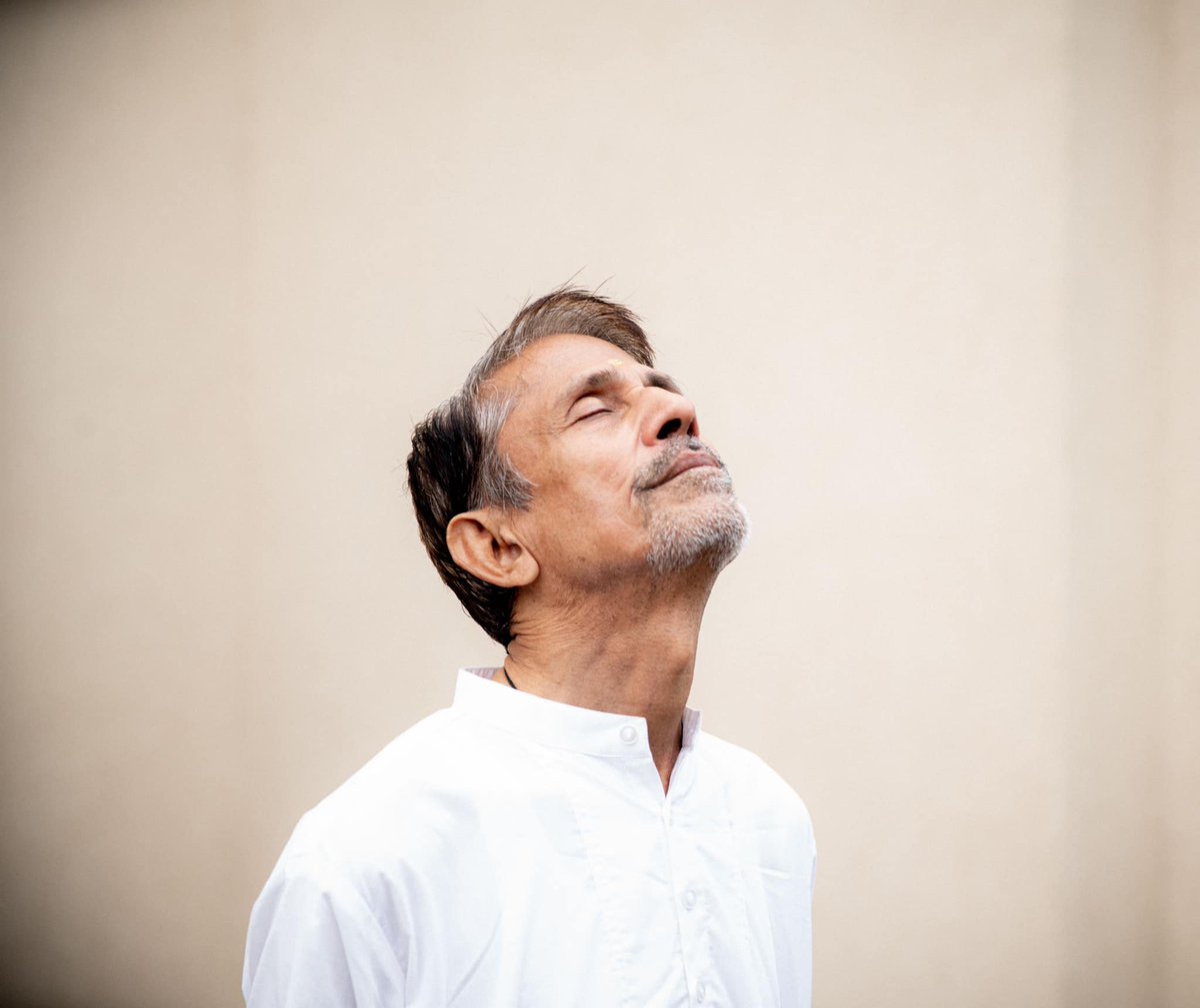 gurumaa's tweet photo. Participating seekers showed extraordinary zest and zeal in learning the intricacies of this powerful Yogic technique, thus preparing the ground to draw its multifarious benefits.
#RishiChaitanyaAshram #JalNeti #JalaNeti #Shatkarma #Yoga #ShatkarmaKriya #YogicShatkriya https://t.co/LcRWaSeWWB