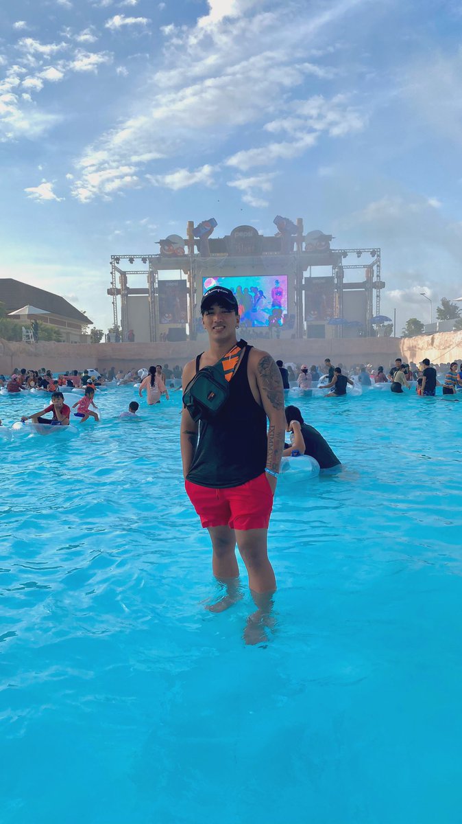gdbr61's tweet photo. Pool party! https://t.co/Z0WoznkMsP