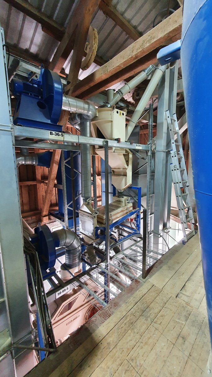 eutecgroup's tweet photo. Inbetriebnahme einer neuen Schällinie für Spelzgetreide, Ölfrüchte und Leguminosen in Oberfranken/Deutschland!
#dehulling #eutecgroup #germany #grainprocessing #hempseed #spelt #jkmachinery #seedcleaning #seedprocessing #hemp #hempprocessing #grainhandling #BMSilo #soby https://t.co/shoVbJWUhv
