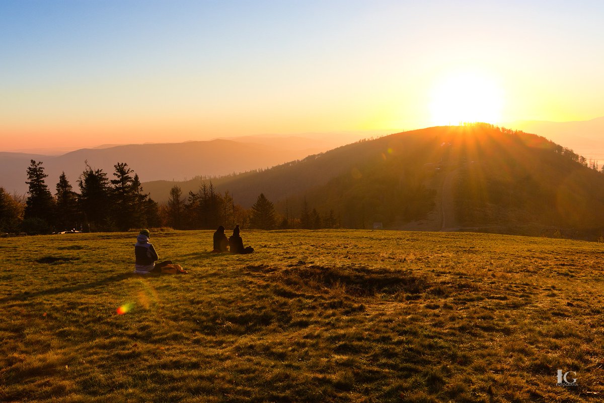 lgfoto's tweet photo. Niesamowity spektakl świateł i barw to tylko o poranku

#hiking #sunrise #Mountain #photo @MeteoprognozaPL https://t.co/aMgS5eQ3L7