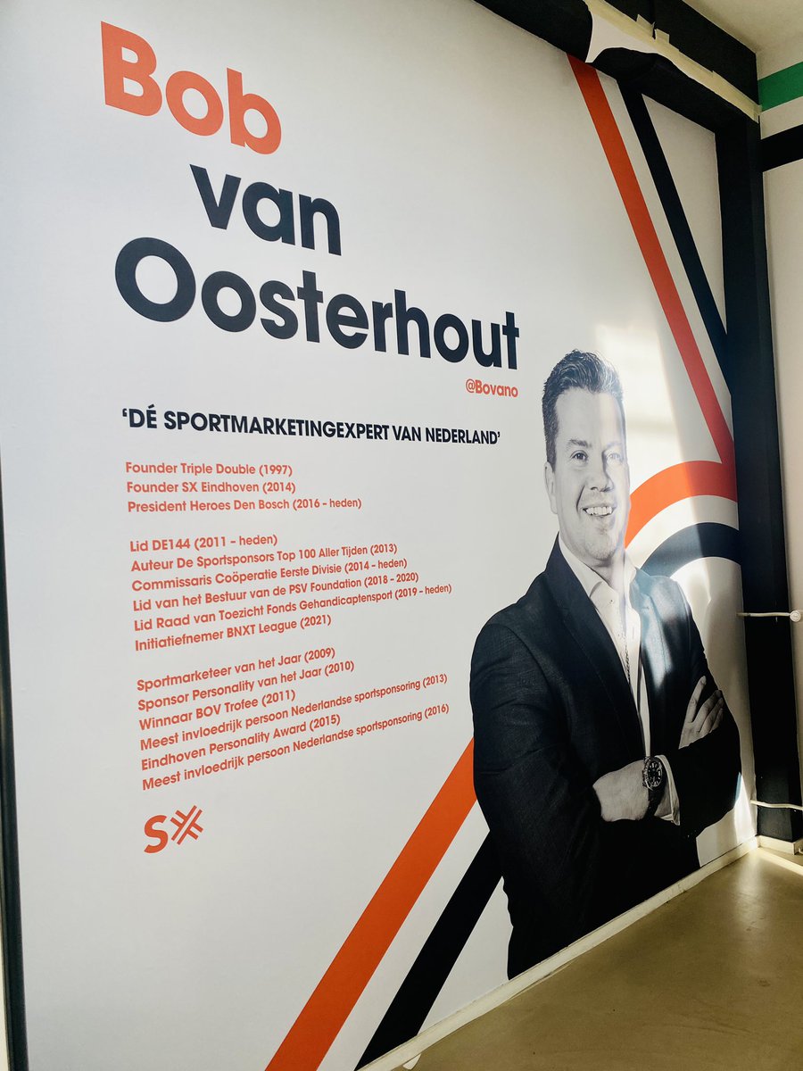 Ere wie ere toekomt… 
een vaste plek voor sportmarketing legend <a href="/Bovano/">Bob van Oosterhout</a> in zijn <a href="/SXEindhoven/">SX Eindhoven</a> 💙@TripleDoubleNL