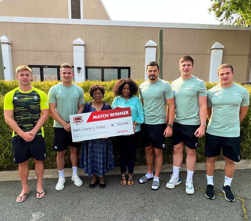 Prize money from the #ToyotaChallenge has been donated to the Heidedal Children’s Orphanage in Bloemfontein by the #EmergingIreland squad. 

The donation of 250,000 Rand/€14,000 will support the building of a new housing unit for the children 🇿🇦

#TeamOfUs | #IrishRugby