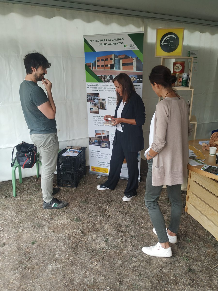 INIA_es's tweet photo. Este fin de semana, en Cabrejas del Pinar (Soria), con Eva Guillamón, investigadora del Centro para la Calidad de los Alimentos #INIA_CSIC, hemos tenido la oportunidad de participar en la III edición de #Cabforest, feria especializada en gestión forestal @mitecogob @CederCiemat https://t.co/gXeZdiCaT1
