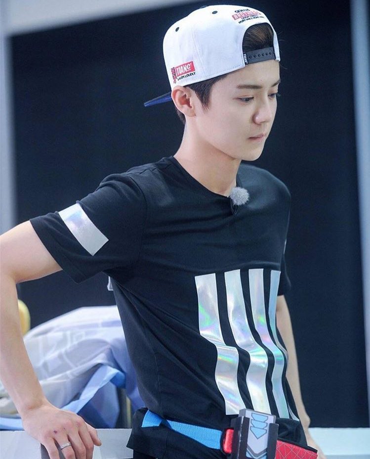 deerbaozilove's tweet photo. xiuhan au where luhan books a personal trainer, minseok, to get back into shape but he's always getting too distracted by his body to actually work out properly. https://t.co/Av9W2FfNMV