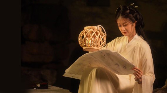 China_Hour's tweet photo. Cold dew is the seventeenth of the 24 solar terms and it falls on October 8 this year. In this episode, the program "Elegance in culture" interprets Hanfu and Chinese calligraphy. Let's enjoy the aesthetics of the Chinese arts!   https://t.co/rrbk7LDrU1 https://t.co/2eNoYz5Jih