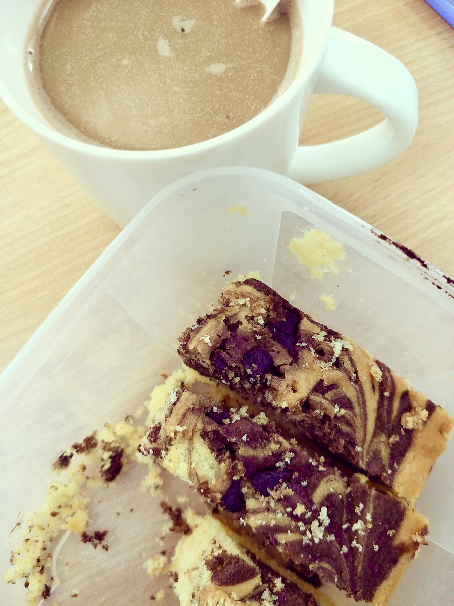 Azmi_Zahari_'s tweet photo. Sedap juga ptg2 ni kalau layan #Minkaffe & Kek Marble Chocoalbab😍🎉
.
.
#Chocoalbab #TheSaudagaar #Teatime #Minkaffe https://t.co/l8nJEbNWBW