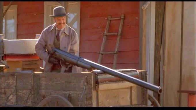 #映画の中のライフル「トレマーズ4」のパントガンでしょ。(画像4枚目は実物) 