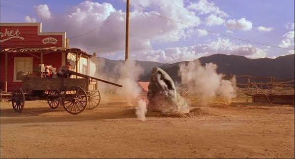 #映画の中のライフル「トレマーズ4」のパントガンでしょ。(画像4枚目は実物) 