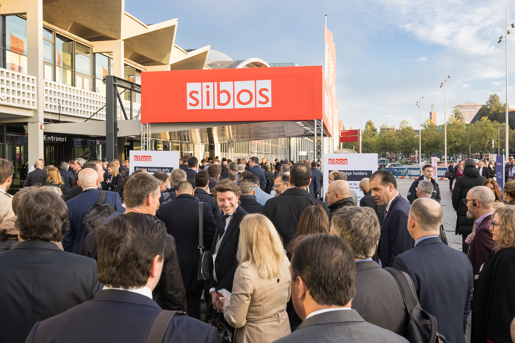 Sibos's tweet photo. Fantastic to see the #financial community back together again! #Sibos https://t.co/LbV8J4tnL1