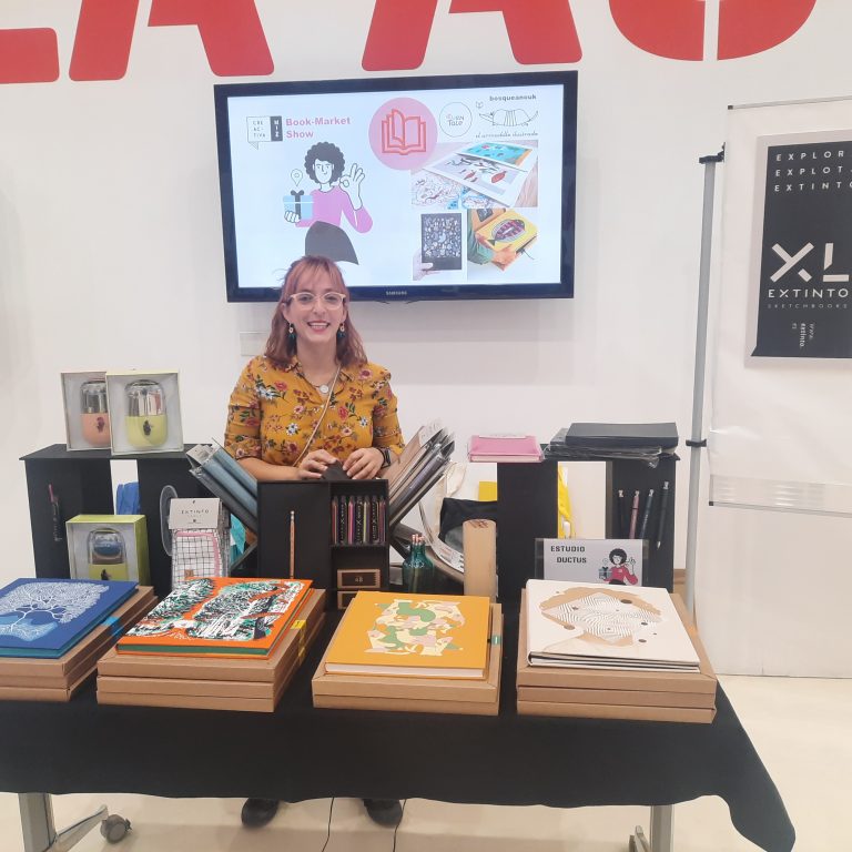 madeinzaragoza's tweet image. #BLOGMIZ ⚡

El pasado jueves pudimos disfrutar de una tarde maravillosa dentro de la semana #CreActiva. 

👩‍🎨✨ Diferentes ilustradores se dieron cita en una tarde llena de creatividad y buen ambiente.

✍️  Un artículo de @Deradeando 👉 bit.ly/3TdNAnj