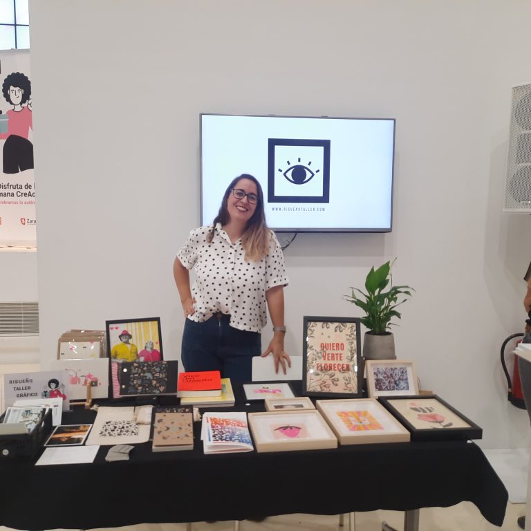 madeinzaragoza's tweet image. #BLOGMIZ ⚡

El pasado jueves pudimos disfrutar de una tarde maravillosa dentro de la semana #CreActiva. 

👩‍🎨✨ Diferentes ilustradores se dieron cita en una tarde llena de creatividad y buen ambiente.

✍️  Un artículo de @Deradeando 👉 bit.ly/3TdNAnj