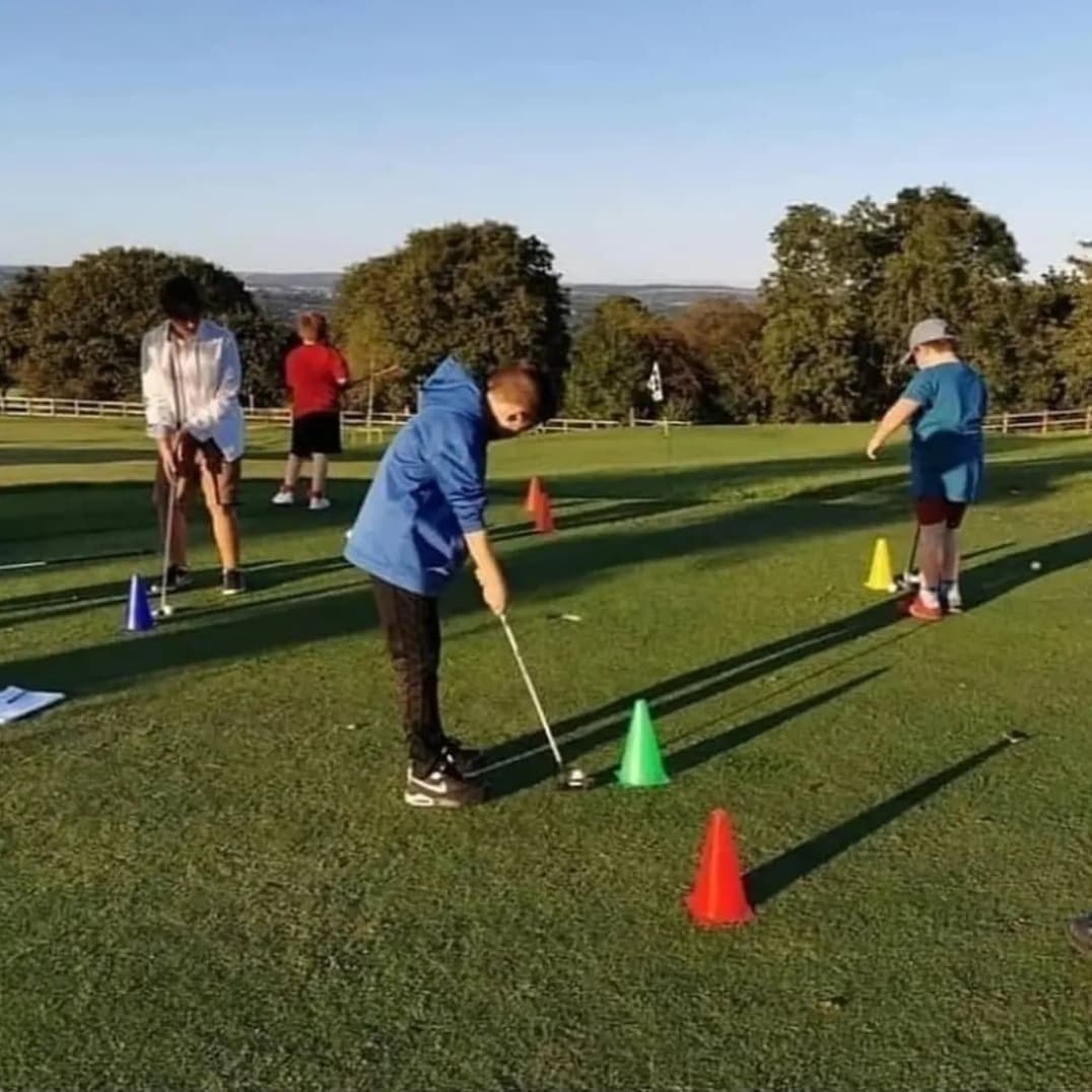 natashagobeypga's tweet photo. ⛳JUNIOR GOLF🏌️

We are recruiting new students to join our First Swing Golf Academy @BrynMeadows 😊

For more information please email us at pro-shop@brynmeadows.co.uk 📧

#coaching #juniorgolf #putting #golflessons #new2golf #golf #beactive #juniorgolflessons #golfcamp https://t.co/dUP4QWBxLV