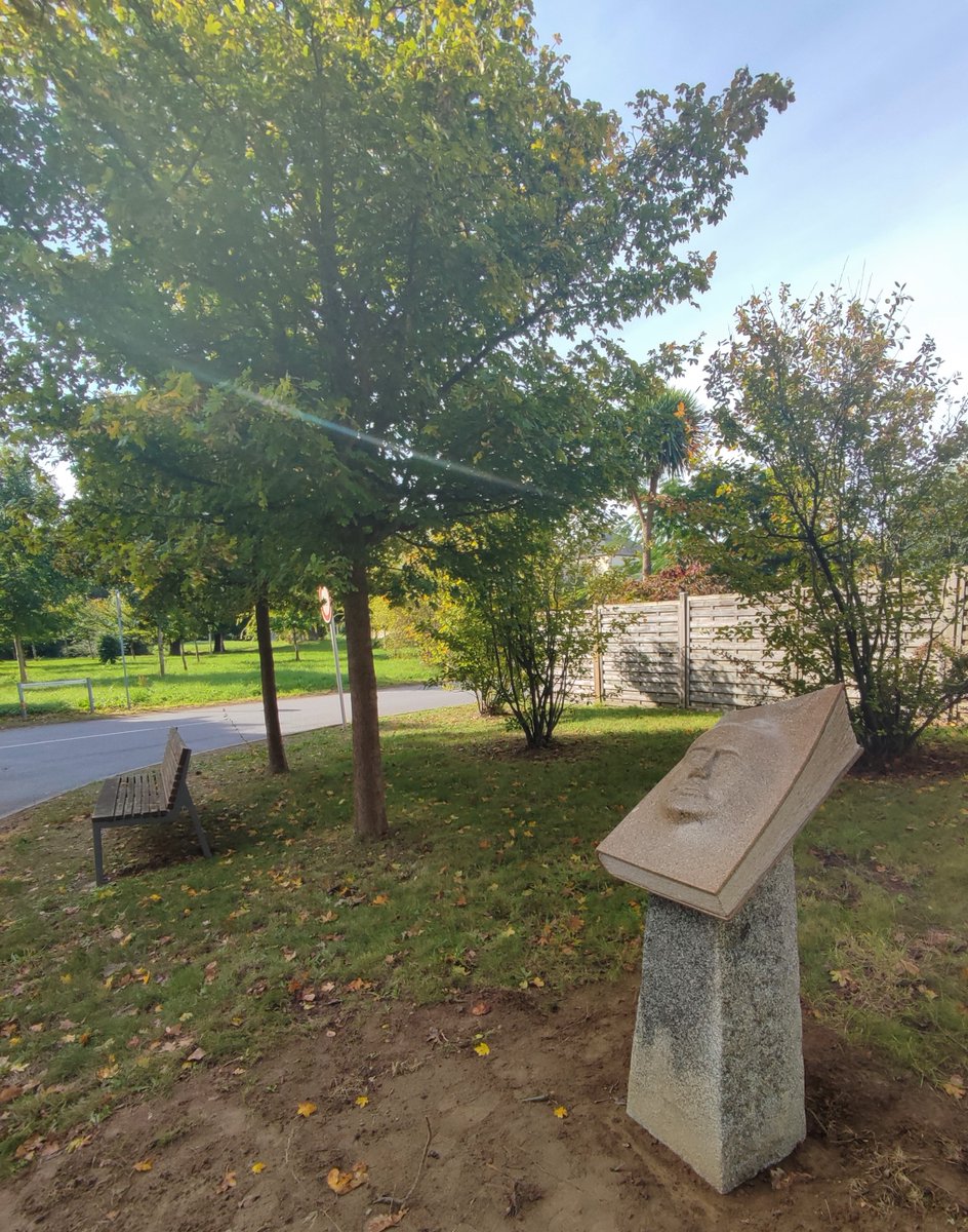 🇫🇷La population est invitée à honorer le centenaire de la naissance de Jean Pinault, héros de la résistance, 𝗹𝗲 𝗷𝗲𝘂𝗱𝗶 𝟮𝟬 𝗼𝗰𝘁., 𝟭𝟬𝗵𝟯𝟬, au carrefour de la rue qui porte son nom et de la rue Saint-Christophe. A cet endroit, sera inaugurée une stèle en sa mémoire.