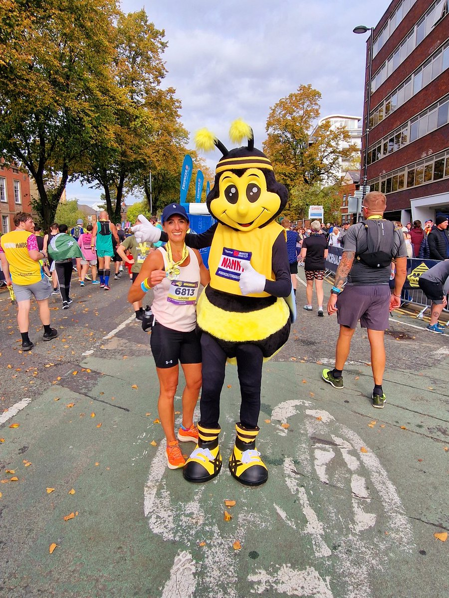 jlmuir77's tweet photo. Today's #MedalMonday is brought to you from yesterday's wonderful @ManchesterHalf and what a beauty she is 😍. My favourite medal so far 🏅🐝 #MCRHalf #MannyTheBee #ThirteenPointOne https://t.co/1FVKmTZHED