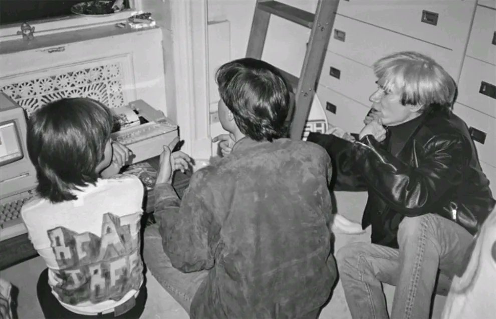 terrinakamura's tweet photo. Steve Jobs Showing Andy Warhol How To Use a Macintosh Computer that Sean Lennon Received for His 9th Birthday in 1984 https://t.co/BSQjwLnYRD #SteveJobs #SeanLennon #AndyWarhol #Macintoshcomputer #1984 https://t.co/9tdJ41R1ZH