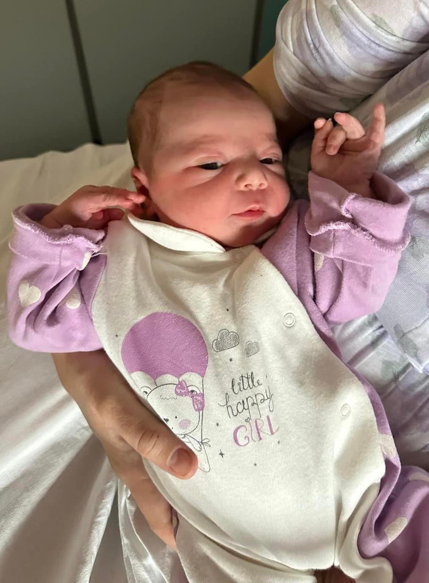 augussori's tweet photo. Assieme a mamma Silvia ringrazio di cuore tutte le persone che ci hanno espresso il loro affetto e si sono congratulate con noi per l’arrivo della nostra Viola 💜 https://t.co/h1zFp64eJR