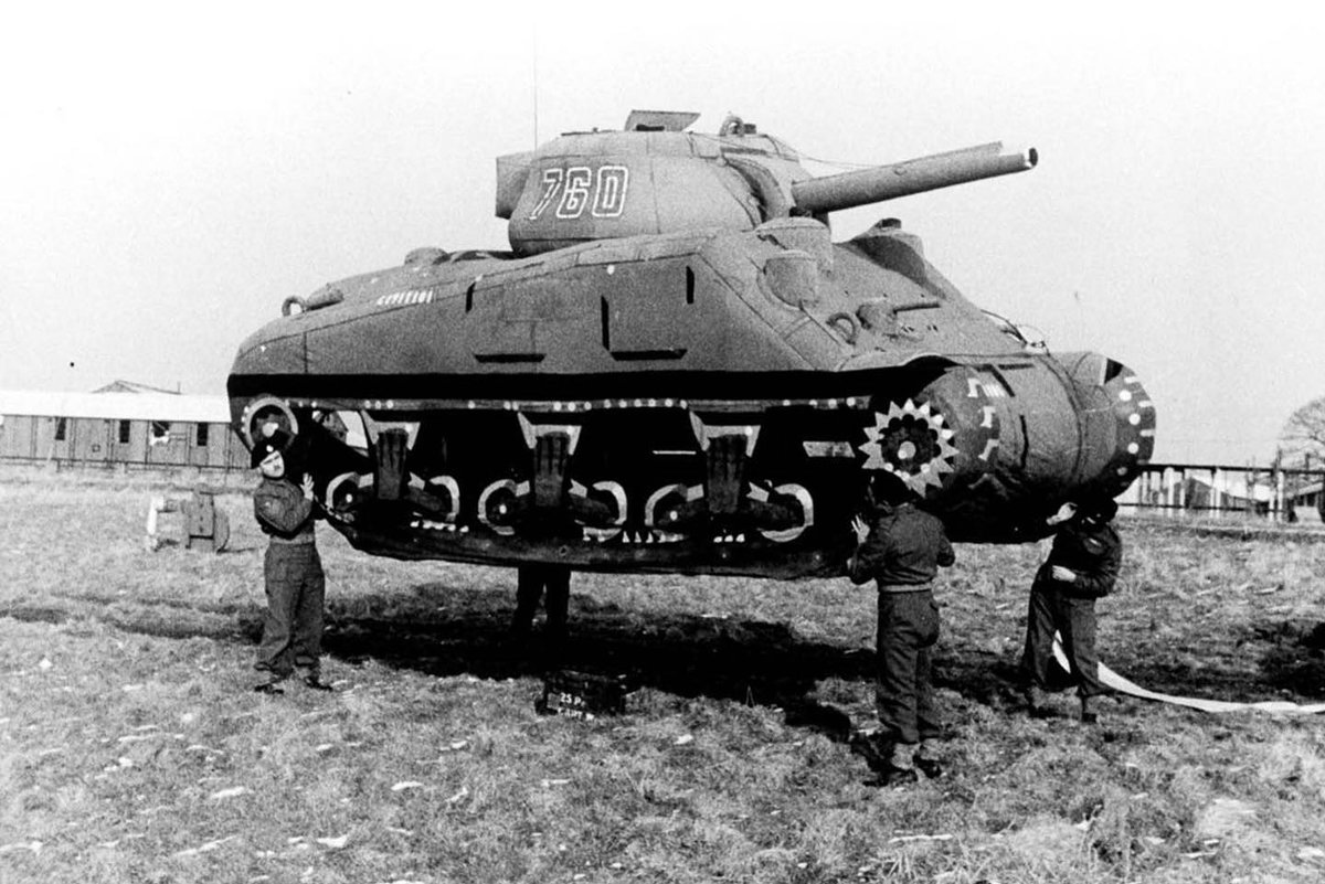 Normandiya çıkartması öncesinde Nazilerin hava keşiflerini yanıltmak amacıyla İngiltere kıyılarına yerleştirilen sahte tanklar.