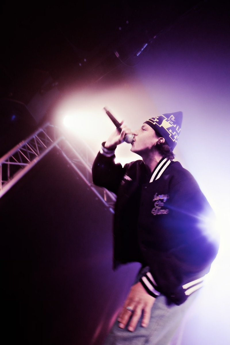 lea esmaili tweet media