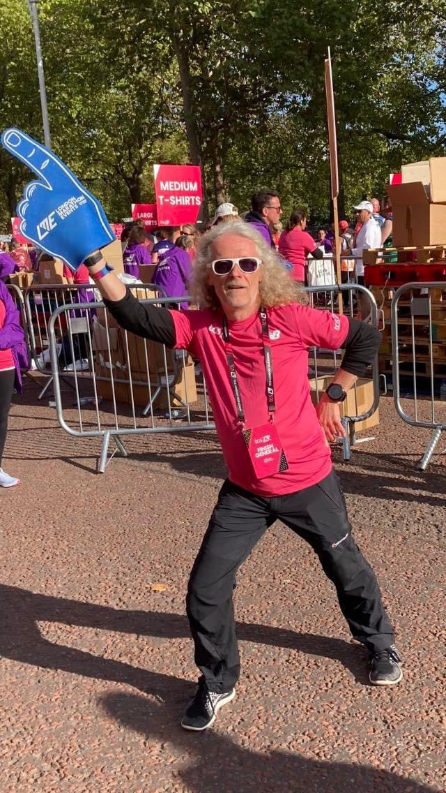PitseaRC's tweet photo. This meant that 152 volunteers from our Essex running community were able to marshal at Poplar and hand out the goody bags to the finishers at The Mall for the @LondonMarathon 🖤 https://t.co/JkQErHPNTb