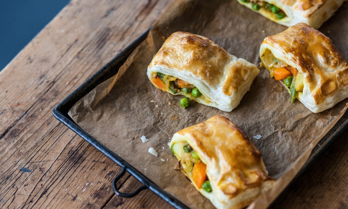 Tuck into some Vegetable Puffs this #MeatFreeMonday! Packed with veg and delicately spiced, these savoury pastries from <a href="/Alfred_Prasad/">Alfred Prasad</a> <a href="/gbchefs/">Great British Chefs</a> go down well with adults and kids alike. meatfreemondays.com/recipes/vegeta…