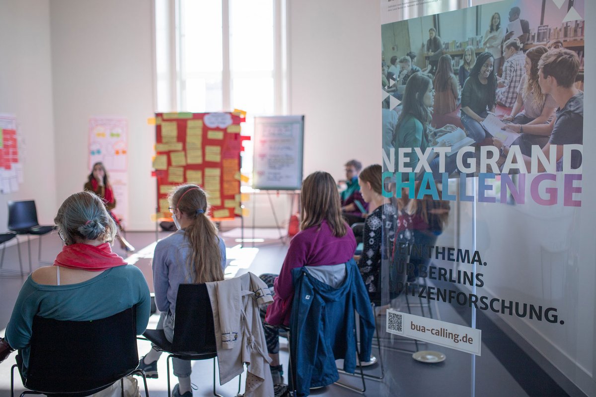 Lohngerechtigkeit, grüne Städte und Plastik-Ersatzstoffe: Diese und weitere Themen haben Berliner Jugendliche in den letzten Wochen in verschiedenen Workshops bearbeitet. 
Nun haben sie konkrete Themenvorschläge für unsere #NextGrandChallenge eingereicht. bua-calling.de