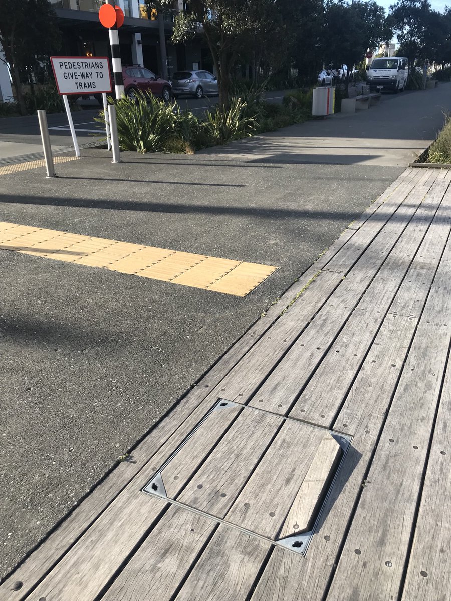 Hey ⁦@PanukuAKL⁩ - trip hazard on Daldy outside Williams Cafe. A number of loose boards on manhole cover.