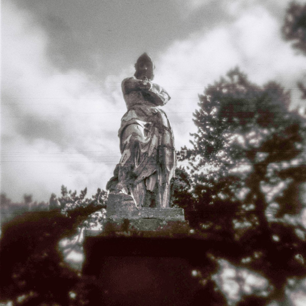 My final posting for Holga Week. The statue of the lady in the park.
@HolgaWeek 

#holgaweek #holgacamera #holga120s #filmphotography #mediumformat #120film #statue #park #autumn #outdoors #believeinfilm