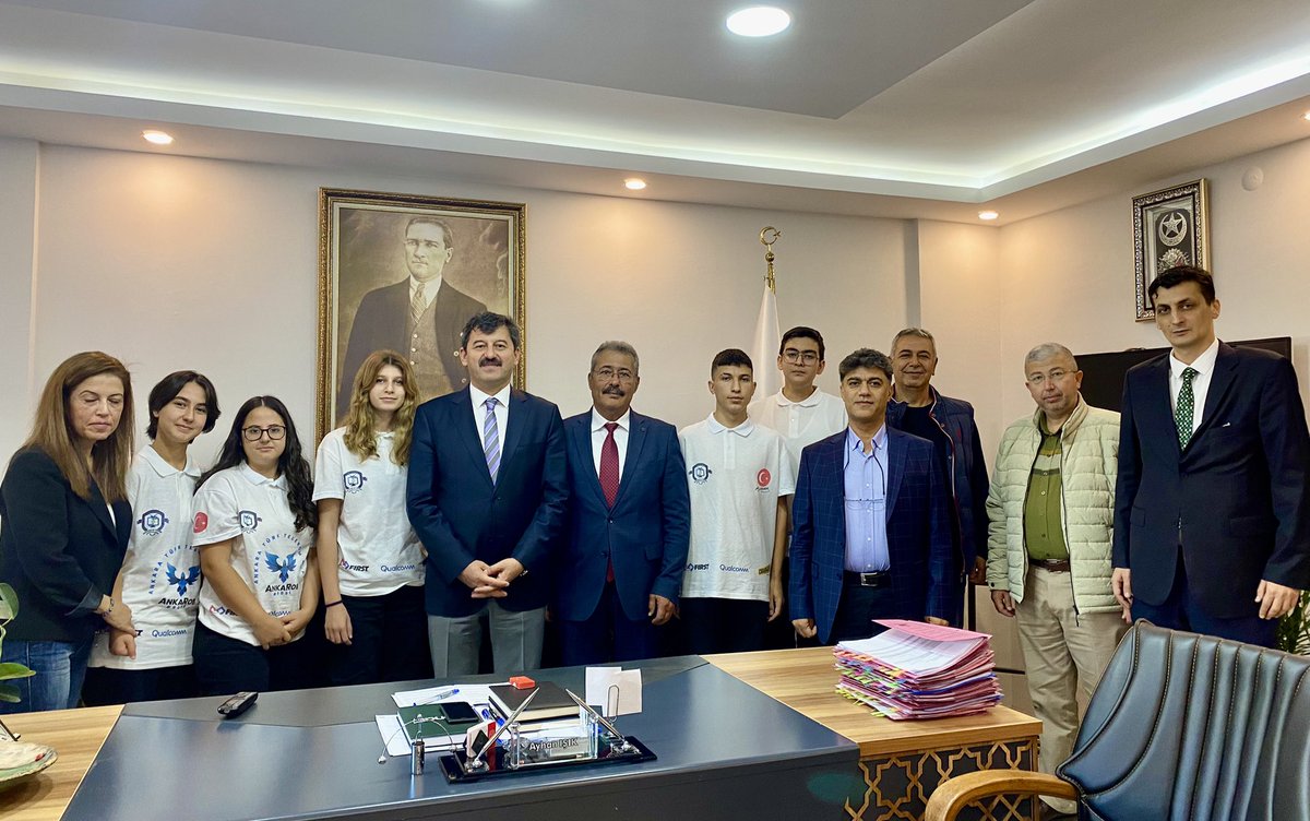 cankayailcemem's tweet photo. İlçe Millî Eğitim Müdürümüz @Ayhanisik37 ABD’de 52 takımın yarışacağı FRC 2023 robot yarışmasında ülkemizi temsil hakkı kazanan Türk Telekom Meslekî ve Teknik Anadolu Lisesi idareci, öğretmen ve öğrencilerini makamında tebrik ederek başarılar diledi.
@tcmeb @MemAnkara https://t.co/lglMOqk1Ks