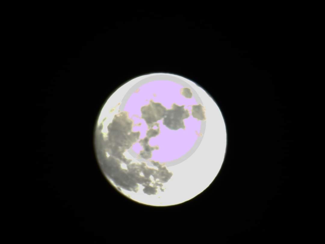 aberisme's tweet photo. ...raw shot vs enhanced 🌕🌙 https://t.co/y0EK4tiSql