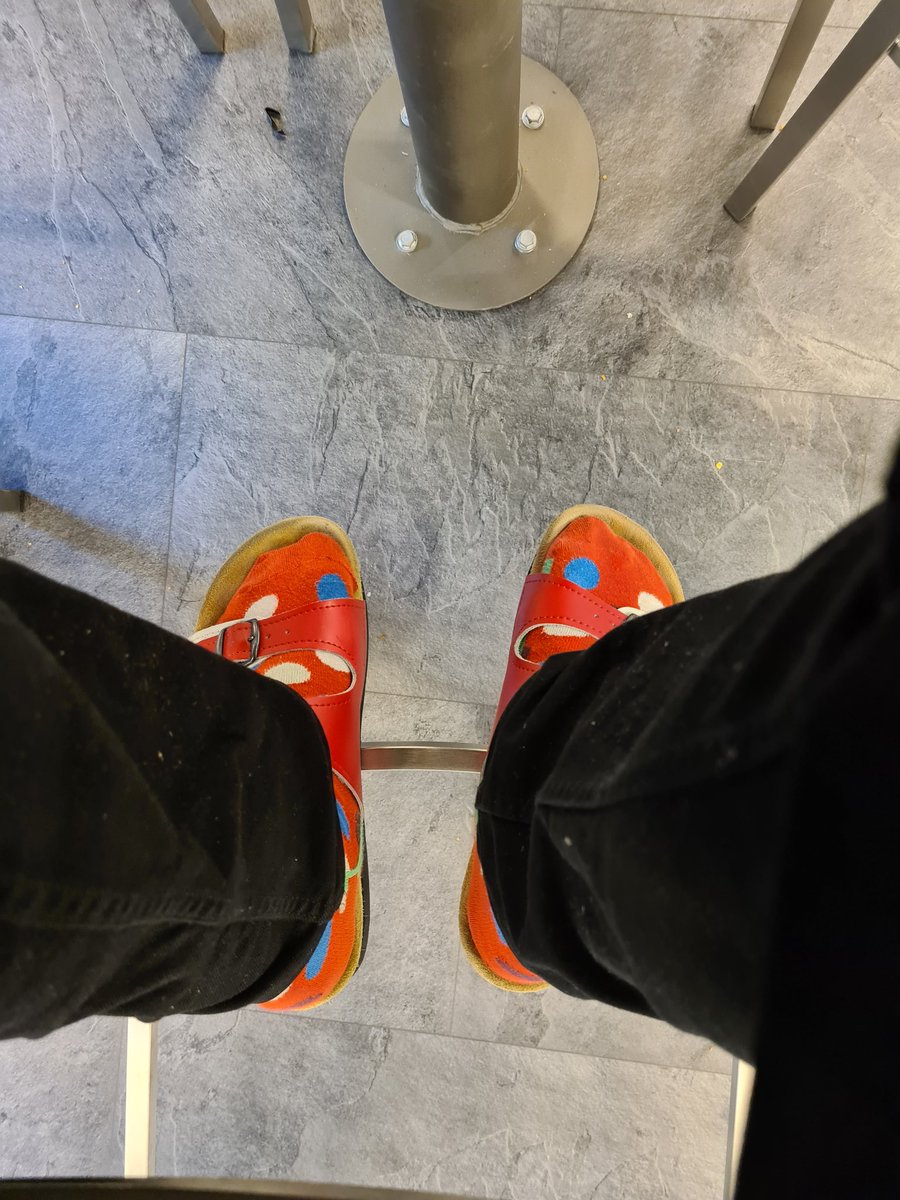 Kaffistund á milli stríða. #tasumyndir #ekkialliráTene