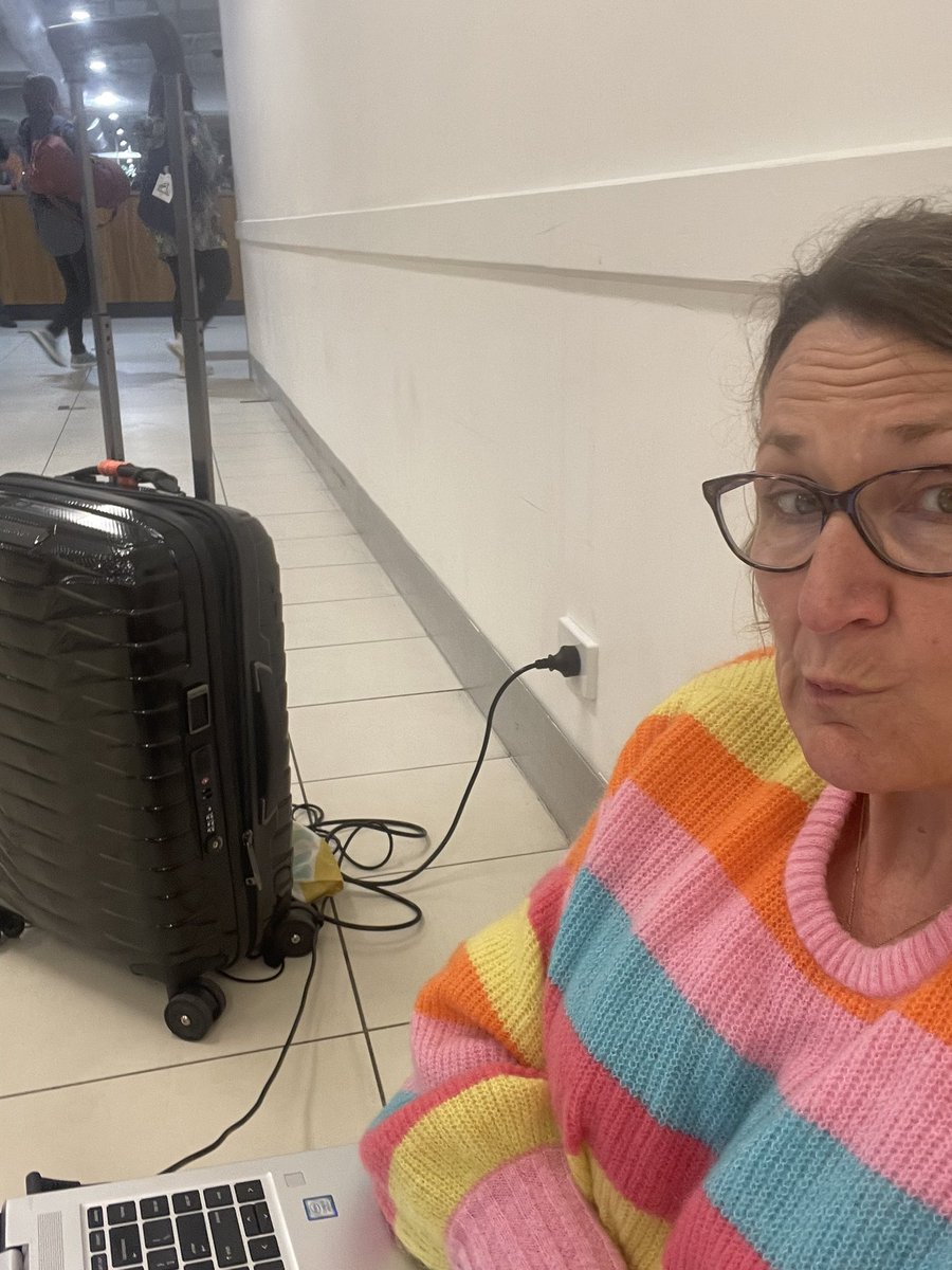 drsuewalker's tweet image. The glamorous life of the travelling academic! Thanks @ranzcog for a great day at #ASM2022! Wonderful to see  friends and colleagues face to face again! See you in Perth 2023!