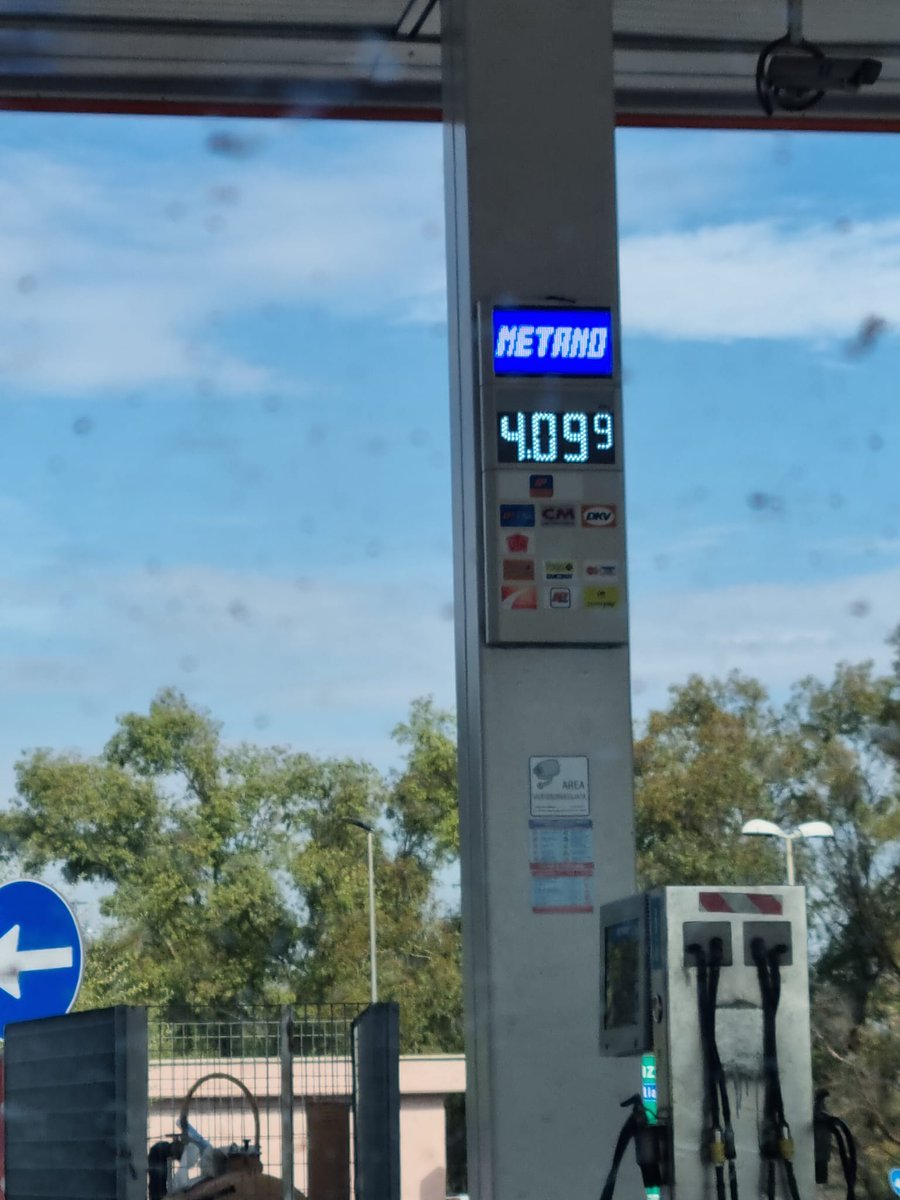 Tweet muto. Come il Paese.