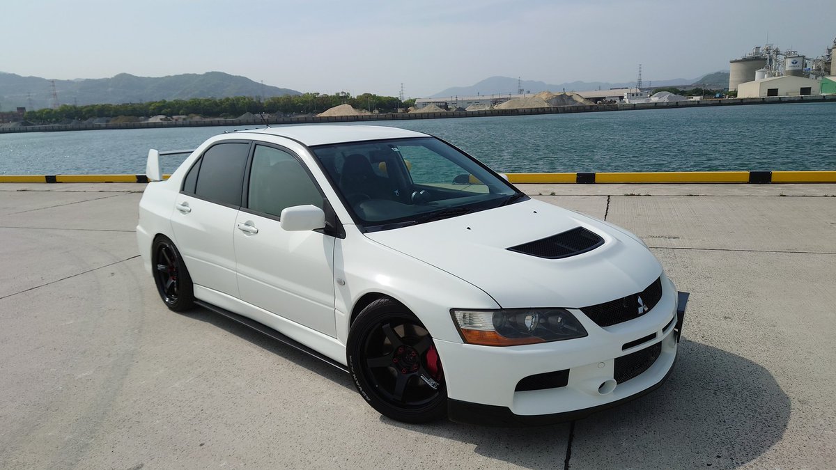 CHEBORET's tweet photo. 今日、引き渡しが終わってランエボ手放しました！
エボ納車から5年半！いろいろな人と出会い、愛知や大阪までいったりと本当に楽しかったです🙏
次期車はスポ車ではないですが、これからもよろしくお願いします✨
写真4枚では足りないw https://t.co/QVbA9v2Aur
