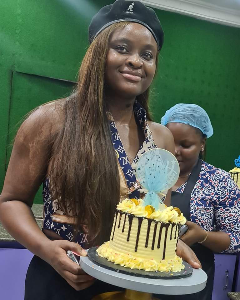 BakeSovise's tweet photo. Happy New Week from us Sovise Cook&Bake Academy to you
May your week be productive. ππ
#bakingschoolinportharcourt #bakingskills #caketraining #cakesinportharcourt #cakevendor #studentswork #happystudent #culinaryschoolph
@phsabithetin @BuyAndSellPHC @PH_Socials @AskPHPeople https://t.co/5QZ9KJUtNf