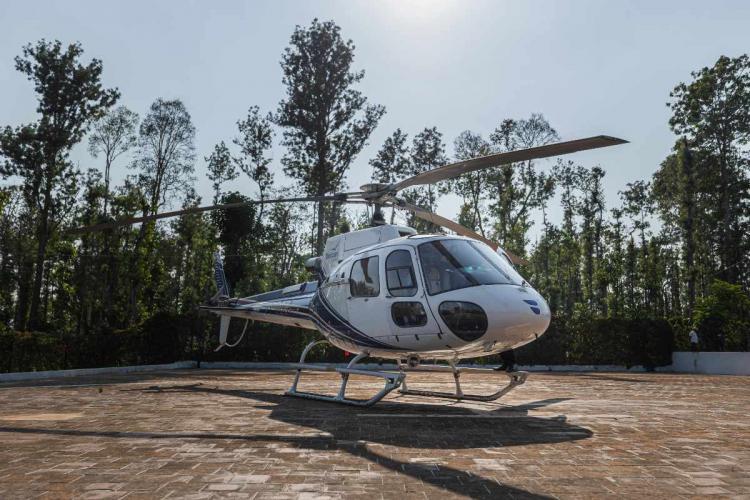 feedmileapp's tweet photo. BLADE India, launched a helicopter service between Bengaluru airport and Hindustan Aeronautics Ltd Airport in 12 minutes from today

#feedmile #bladeindia #bengaluru #HAL #Airport #helicopter https://t.co/rAgJYvNDg9