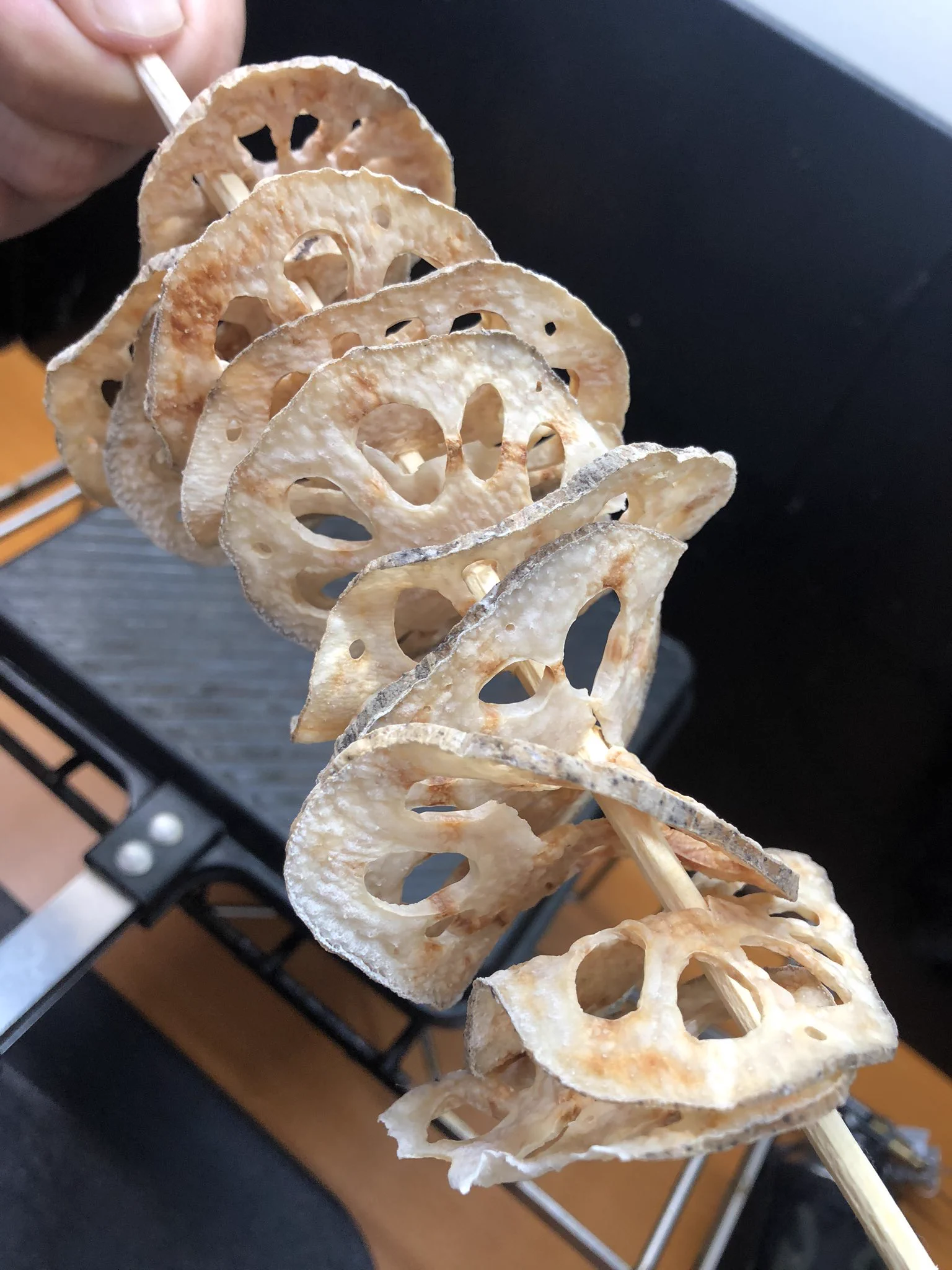 レンジでチンするだけでできる簡単レンコンチップス。めちゃヘルシー。