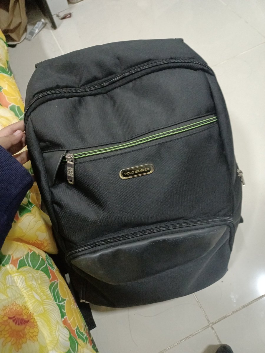 pandaqiey's tweet photo. anyone ade tertukar beg dekat tbs today?(10 october 2022) this bag contains baju, skincare and laptop asus. please pm me asap https://t.co/hXU8BBgpIo