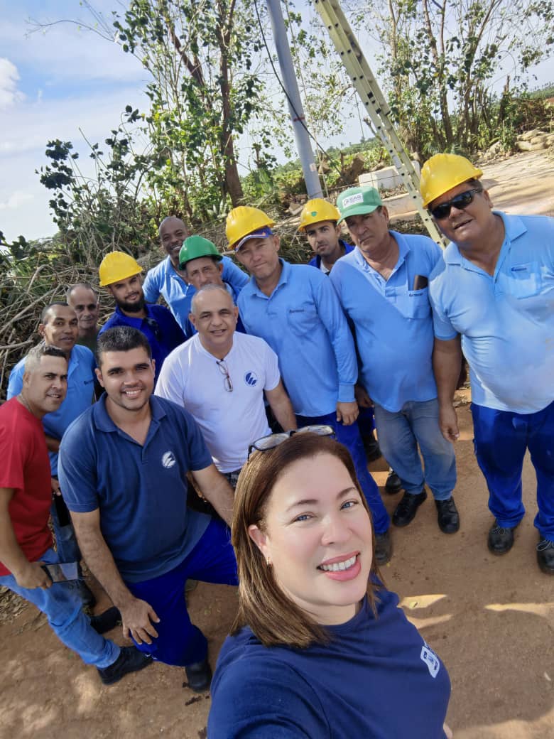 Detenemos la jornada un segundo para dejar un recuerdo de lo que fue el #HuracanIan , <a href="/ETECSA_Cuba/">ETECSA</a> #Artemisa dando la estocada final para la recuperación total. <a href="/taniavel76/">Tania Velazquez</a> <a href="/MayraArevich/">Mayra Arevich Marín 🇨🇺</a>