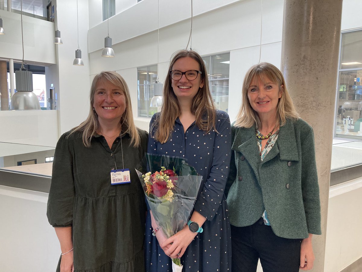 Many congratulations to Dr. Dr. Alice Hughes @aliceehughes on completing your PhD today!! 🥳🍾🥂⭐️