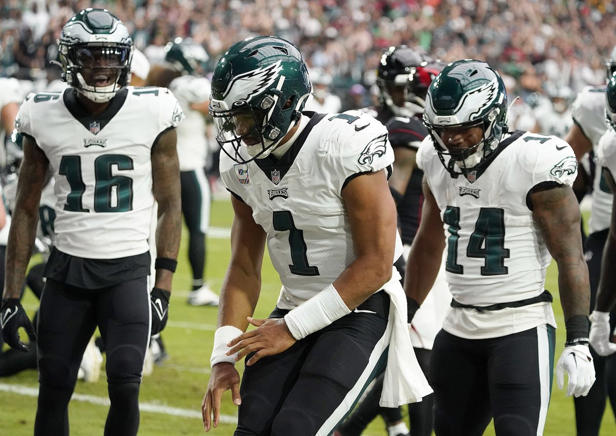 Prop_Stars's tweet photo. The Eagles remain undefeated. Is it time to name them the biggest threat in the NFC? #FlyEaglesFly #NFLTwitter #takeaside @sideddebates https://t.co/6Vzunp0fLa https://t.co/32jj958qwy