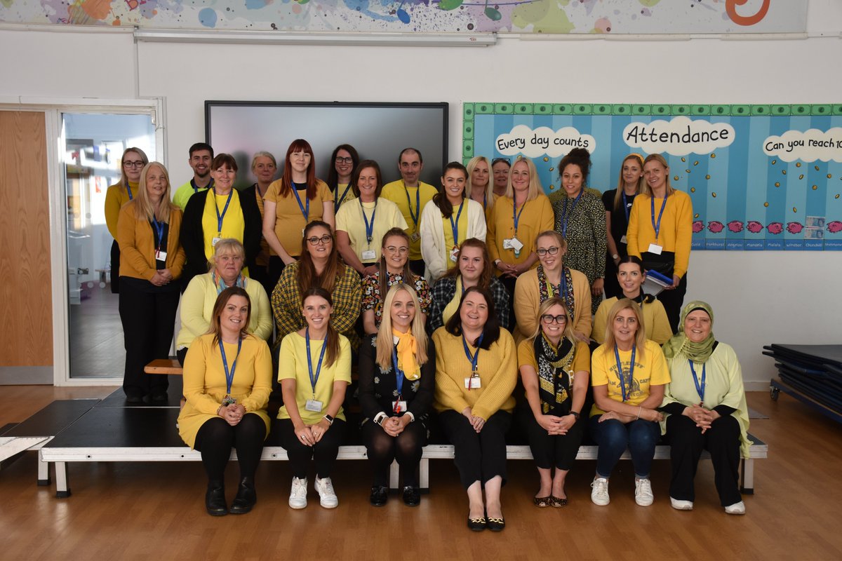 ColeshillHeath's tweet photo. #TeamCHS have been wearing yellow to show young people that how they feel matters. Looking around school today, what do we see? Yellow! We want #teamCHS to know they're not alone. For more on mental health you can visit @YoungMindsUK website at https://t.co/38EZHtaZDN. #CHSRocks https://t.co/tJkNn5MMh9