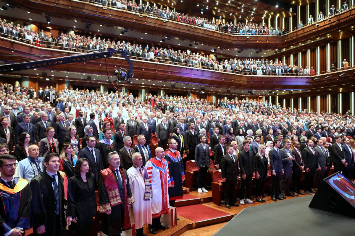 2022-2023 Akademik Yılı’nı Cumhurbaşkanlığı Külliyesi’nde Cumhurbaşkanımız <a href="/RTErdogan/">Recep Tayyip Erdoğan</a> ve kıymetli misafirlerimizin de katılımıyla gerçekleştirdiğimiz törenle açtık. Üniversitelerimizin yeni akademik yılının ülkemiz için hayırlara vesile olmasını diliyorum.