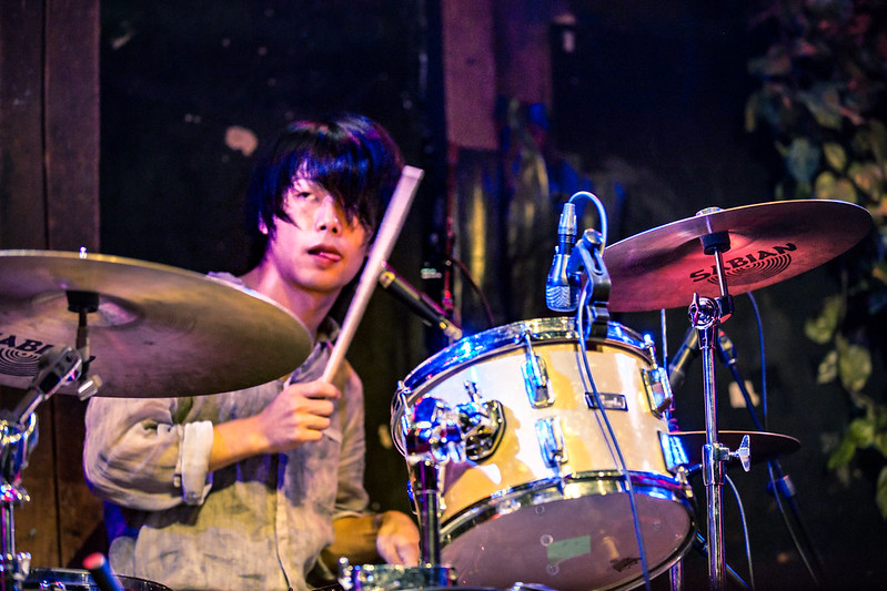s_kinkakuji's tweet photo. 今日は #ドラムの日 らしい🥁
ライブ撮影をし始めた頃、一番撮るのが嫌いだったドラム。理由は色々あるが割愛すると難しいから笑
しかし、ある方法でそれを克服して以来！
撮影するのが一番好きなパートはドラムです！！！
ドラム専属で撮影してみたいなぁ📸

写真は過去に撮影したものです。 https://t.co/D0RPhakJRd