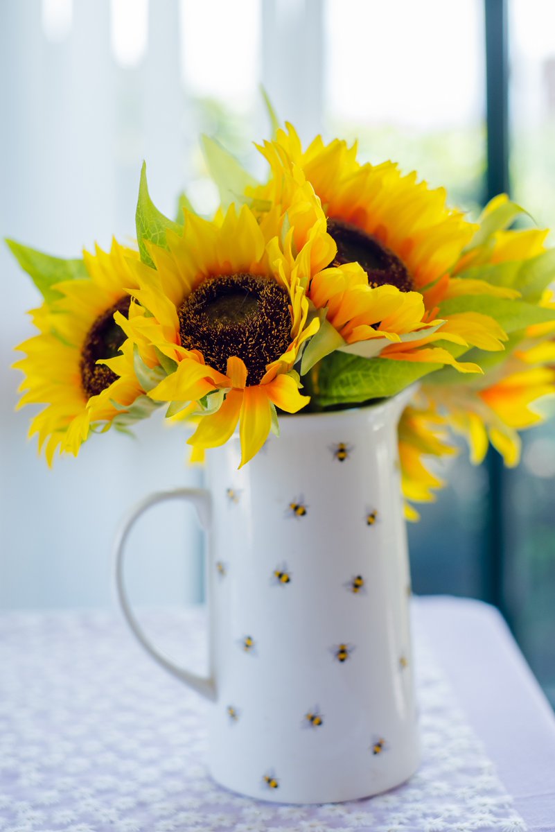 TheRecoveryOT's tweet photo. World mental health day 2022! Sometimes life is like this bunch of flowers, standing alone can be hard work, standing together can make things a little brighter! Check on your friends and neighbours.#Standtogether. #itsoknottobeok #rcot #OT #stroke @RCOT_IP @TheStrokeAssociation https://t.co/T1Jd6MCI9k